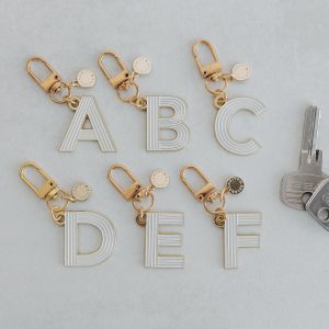 ABC Schlüsselanhänger hellgrau