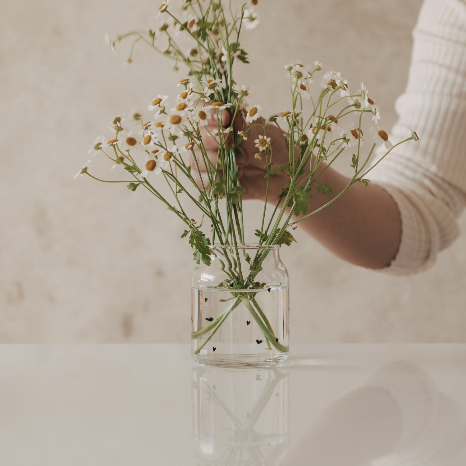 Vase aus Glas klein Herzen schwarz