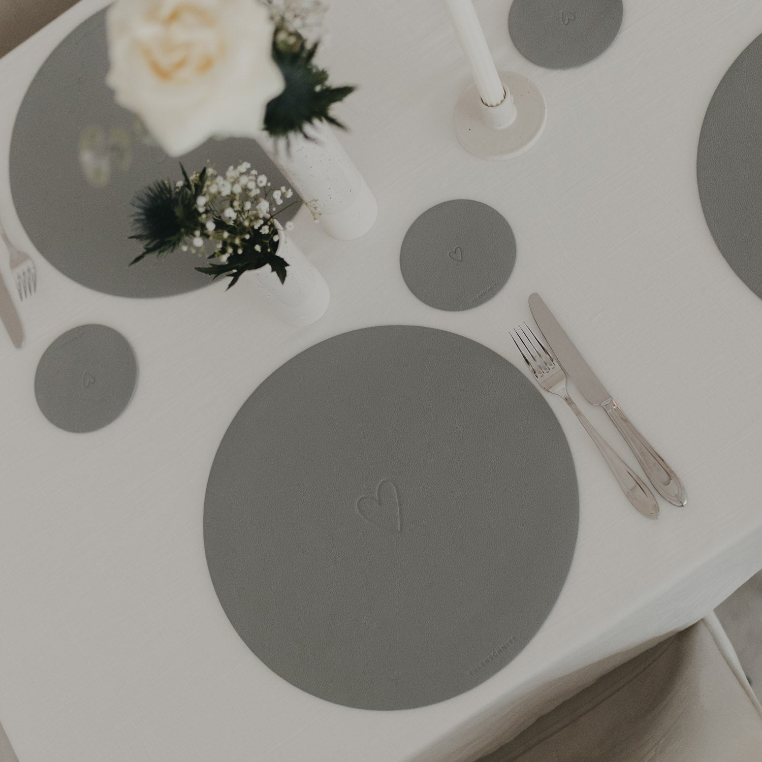 Wendbares Platzset Herz Grau