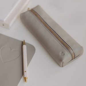 Federtasche Herz grau