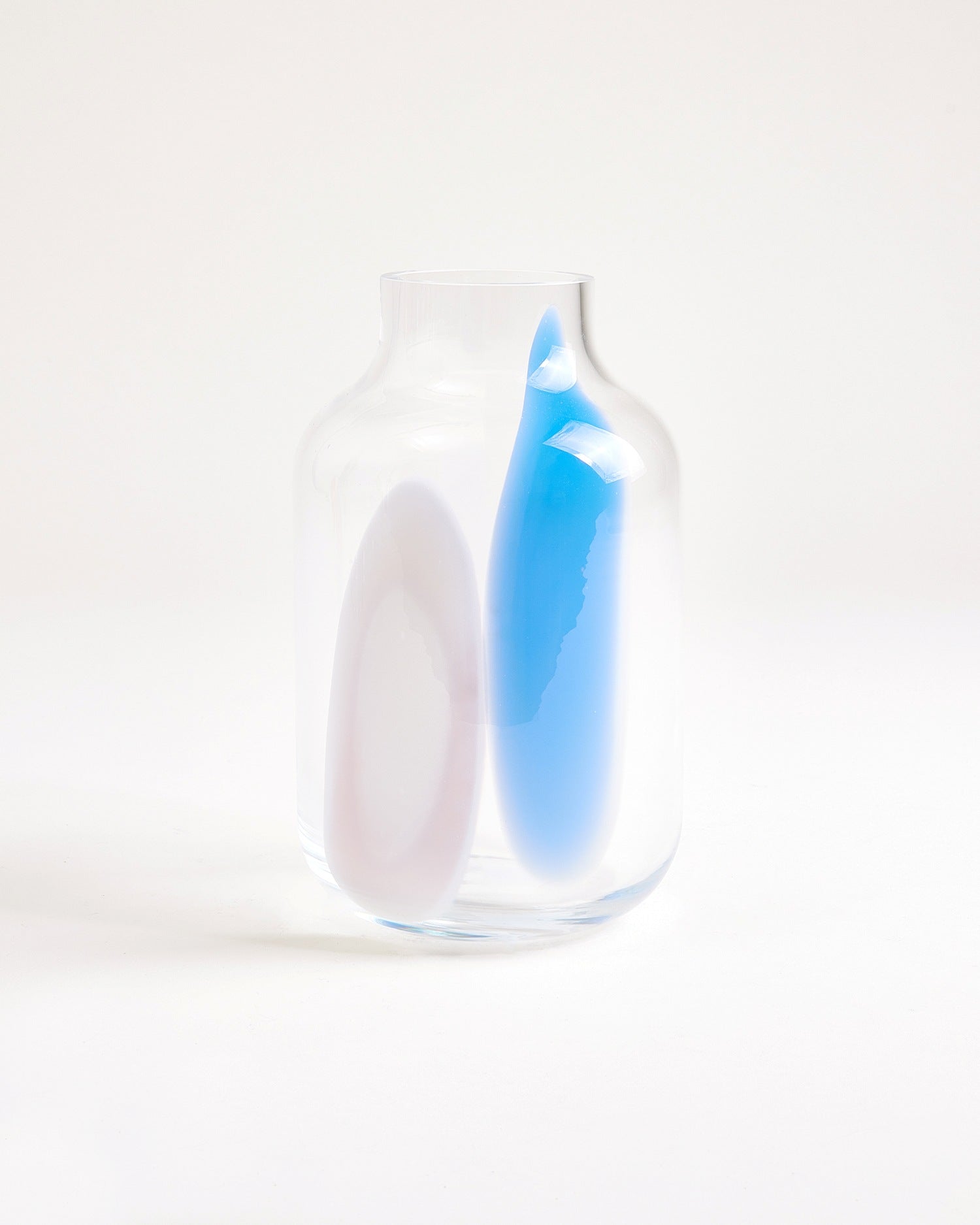 Nuno Glasvase M drops blau weiß